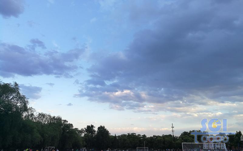 藍(lán)天白云